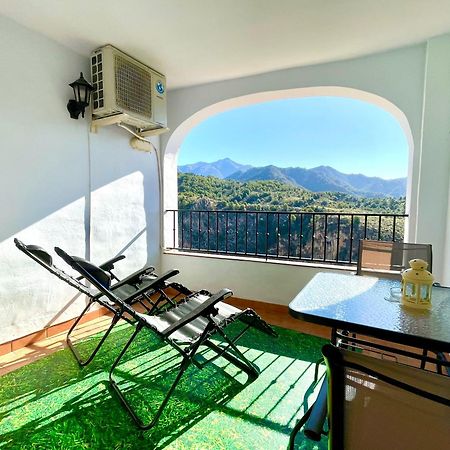 Apartamentos Axarquia , Frigiliana, Terraza Privada Con Vistas A La Montana Rio Y Al Mar Kültér fotó