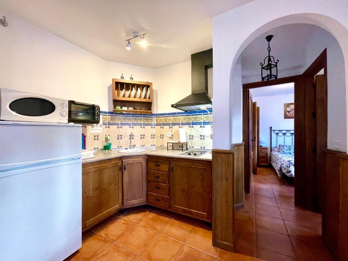 Apartamentos Axarquia , Frigiliana, Terraza Privada Con Vistas A La Montana Rio Y Al Mar Kültér fotó