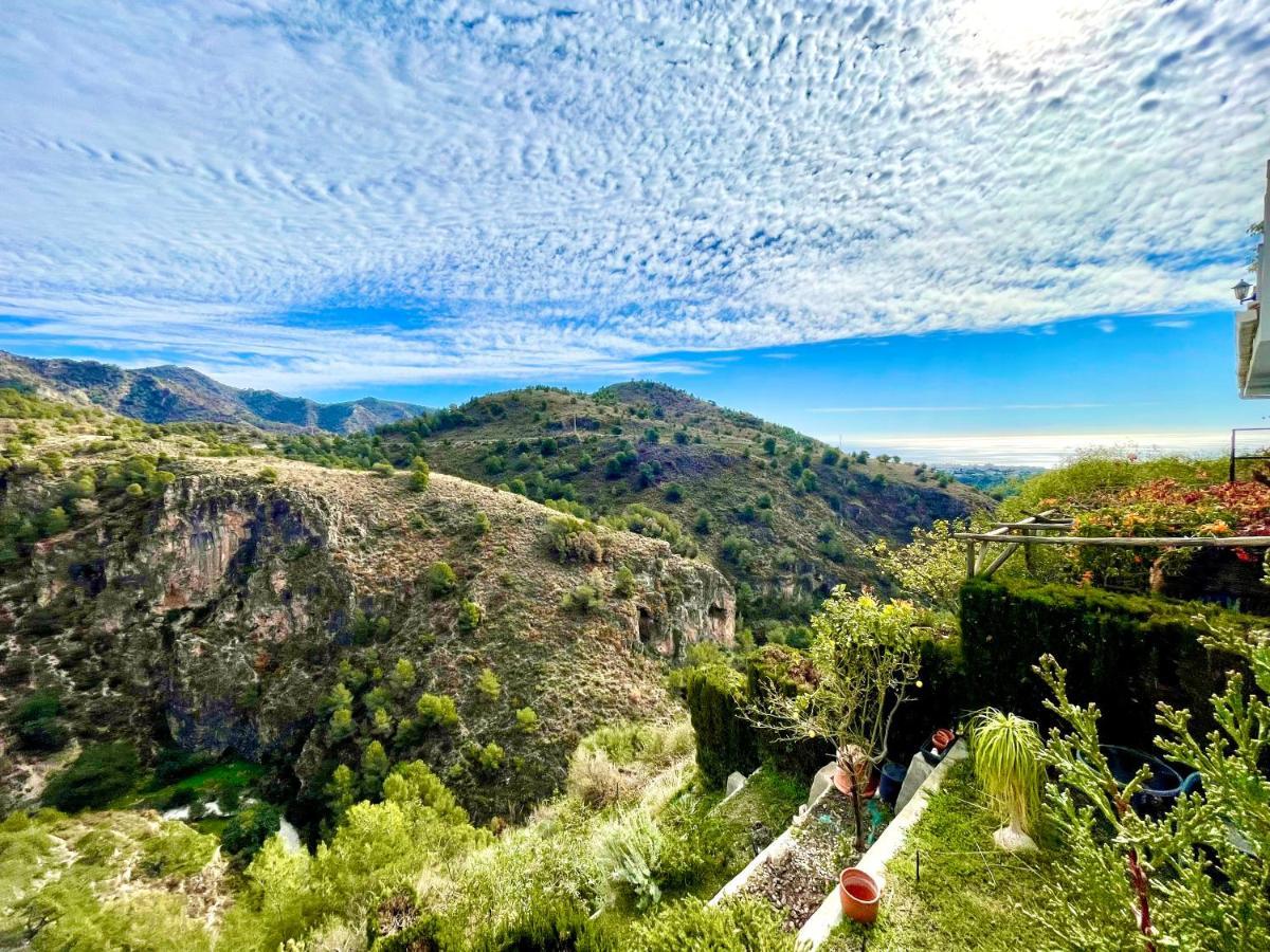 Apartamentos Axarquia , Frigiliana, Terraza Privada Con Vistas A La Montana Rio Y Al Mar Kültér fotó