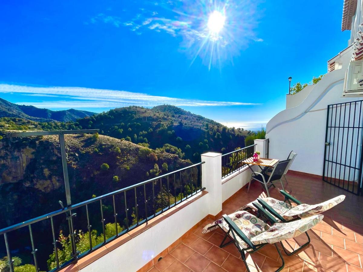 Apartamentos Axarquia , Frigiliana, Terraza Privada Con Vistas A La Montana Rio Y Al Mar Kültér fotó