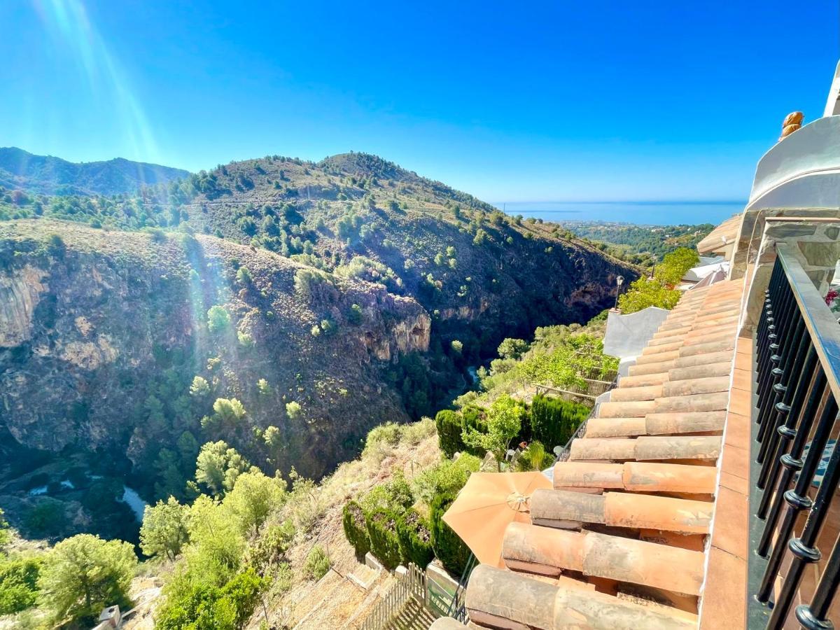 Apartamentos Axarquia , Frigiliana, Terraza Privada Con Vistas A La Montana Rio Y Al Mar Kültér fotó