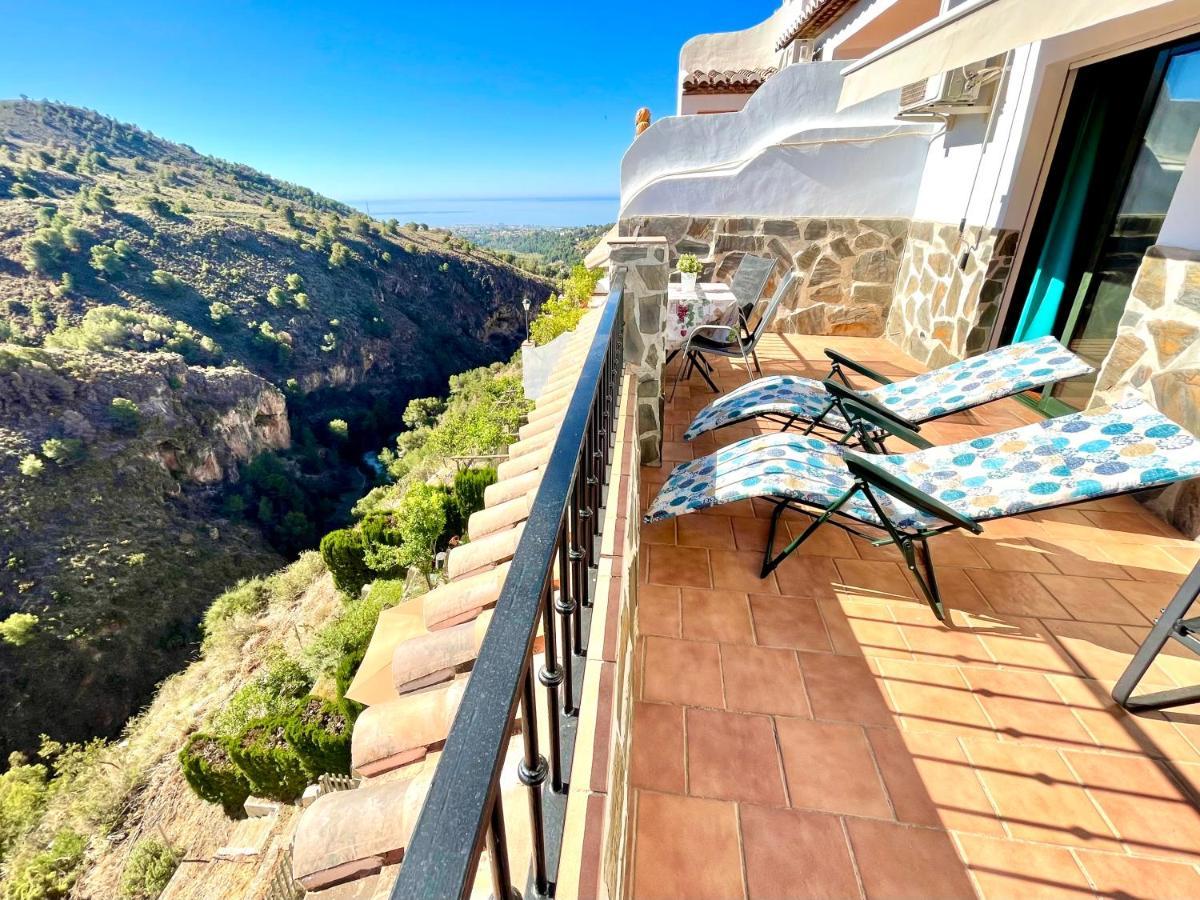 Apartamentos Axarquia , Frigiliana, Terraza Privada Con Vistas A La Montana Rio Y Al Mar Kültér fotó