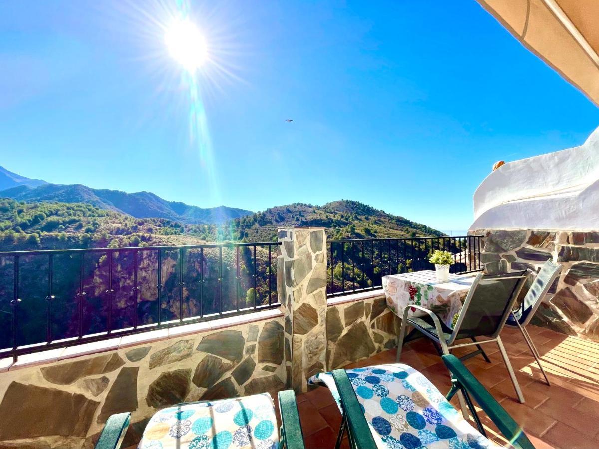 Apartamentos Axarquia , Frigiliana, Terraza Privada Con Vistas A La Montana Rio Y Al Mar Kültér fotó