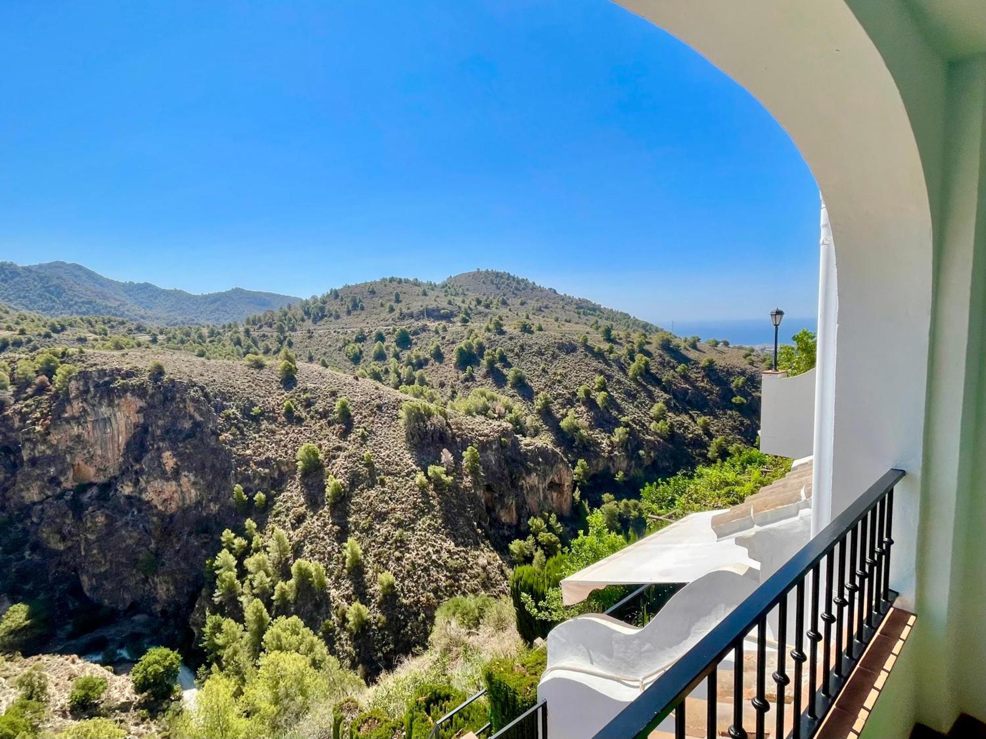 Apartamentos Axarquia , Frigiliana, Terraza Privada Con Vistas A La Montana Rio Y Al Mar Kültér fotó