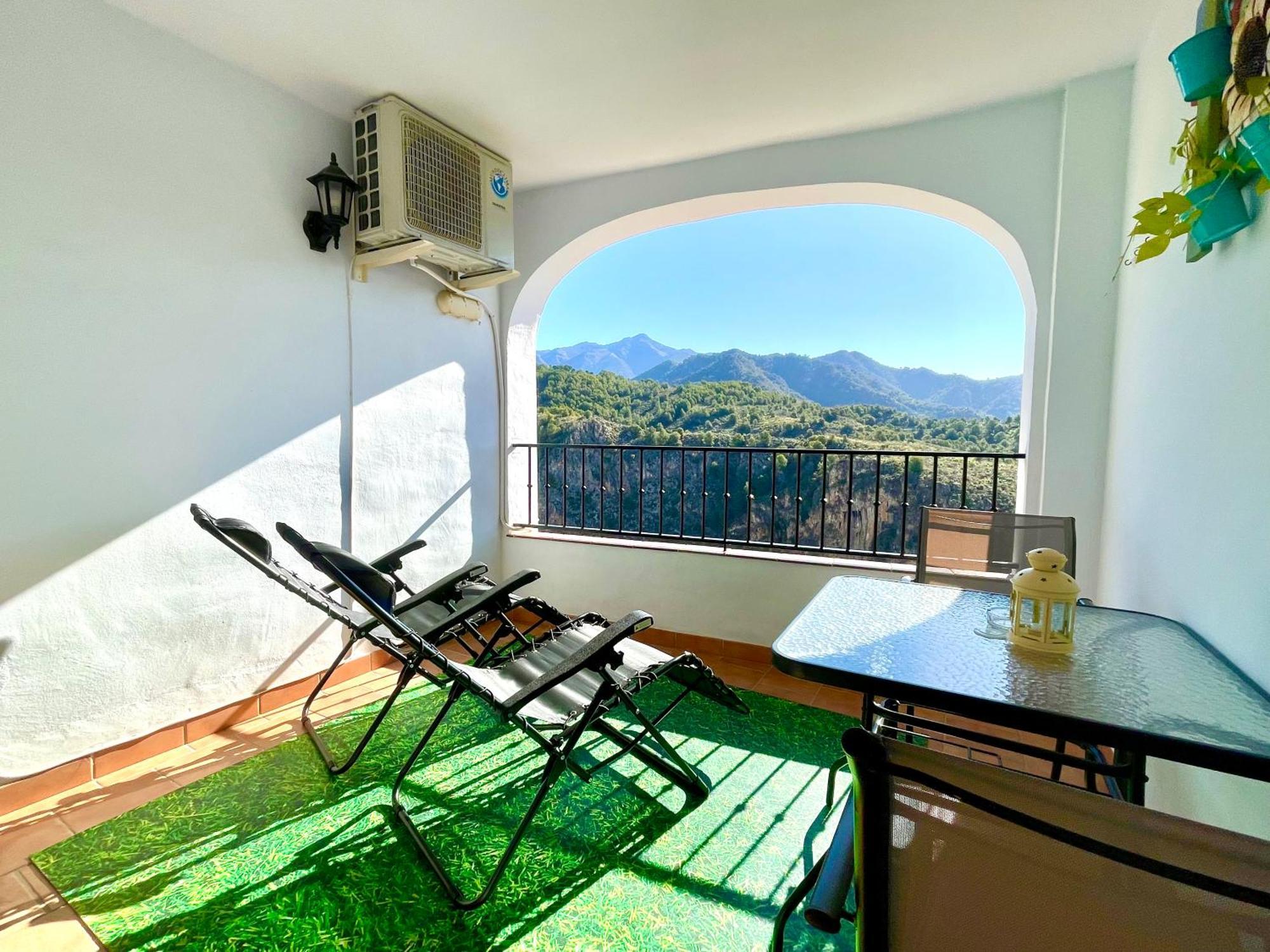 Apartamentos Axarquia , Frigiliana, Terraza Privada Con Vistas A La Montana Rio Y Al Mar Kültér fotó