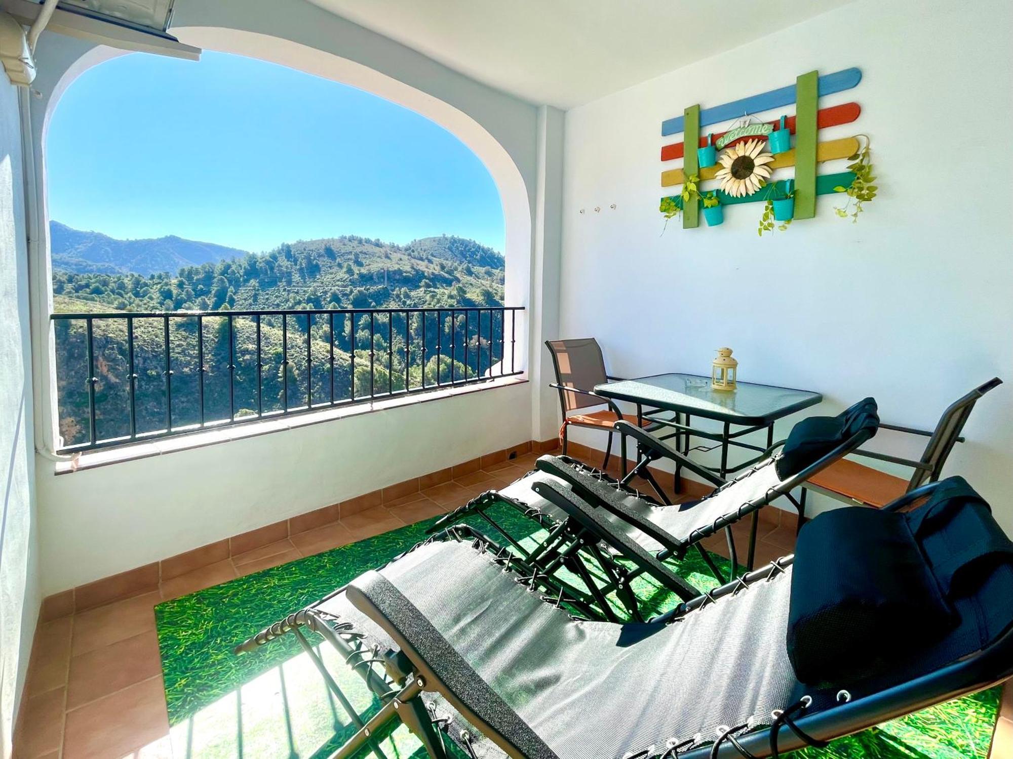 Apartamentos Axarquia , Frigiliana, Terraza Privada Con Vistas A La Montana Rio Y Al Mar Kültér fotó