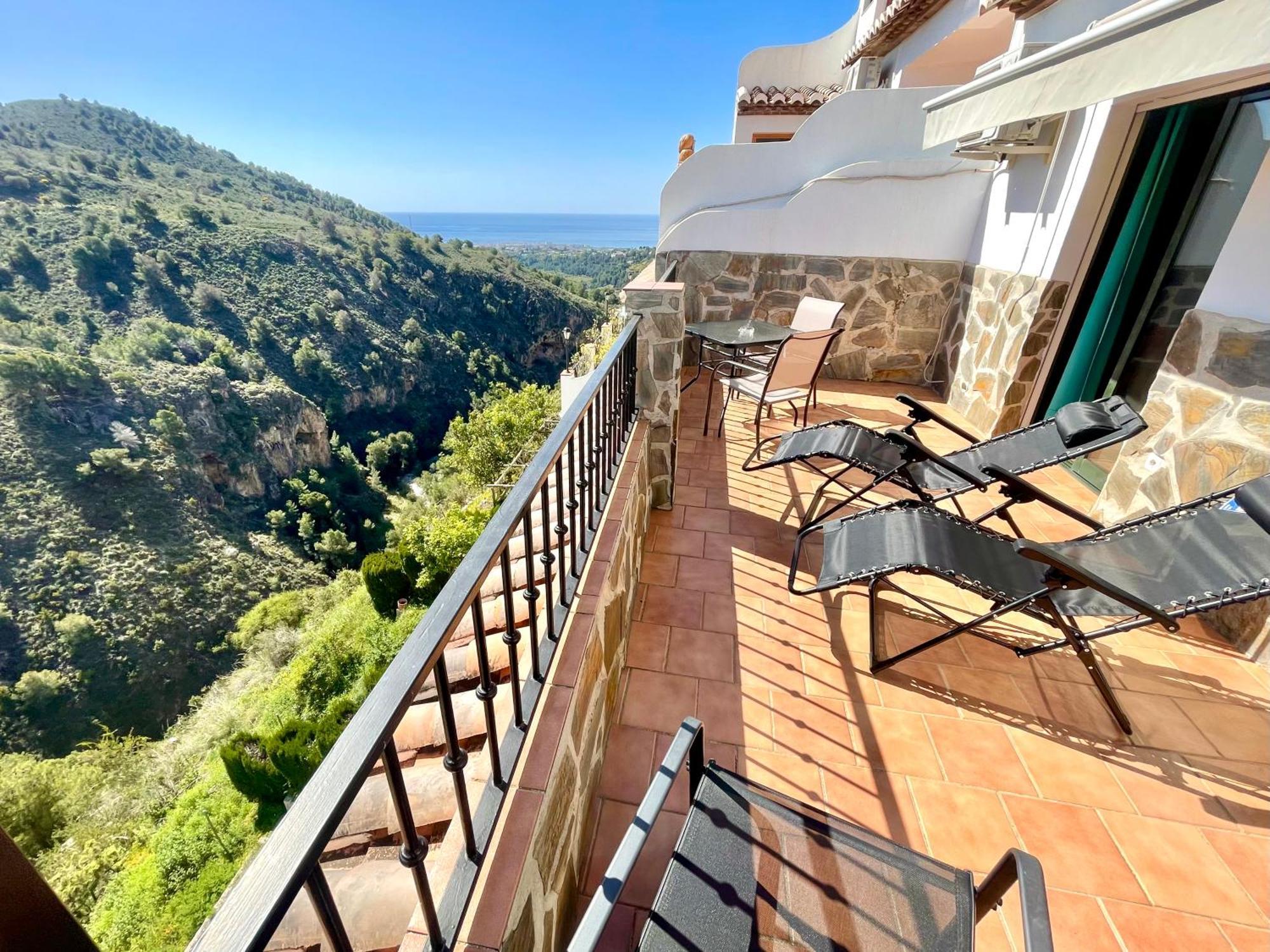 Apartamentos Axarquia , Frigiliana, Terraza Privada Con Vistas A La Montana Rio Y Al Mar Kültér fotó