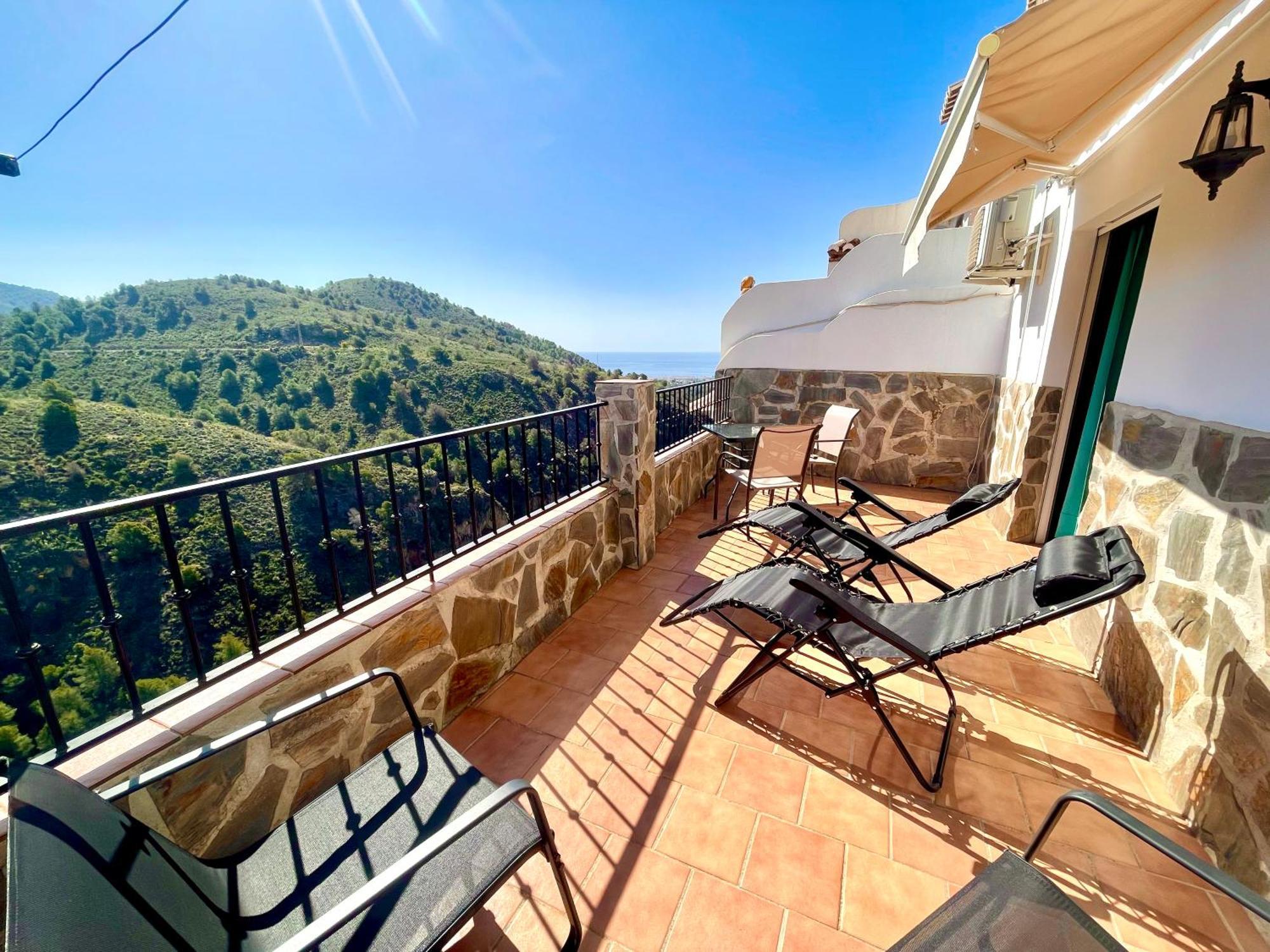 Apartamentos Axarquia , Frigiliana, Terraza Privada Con Vistas A La Montana Rio Y Al Mar Kültér fotó