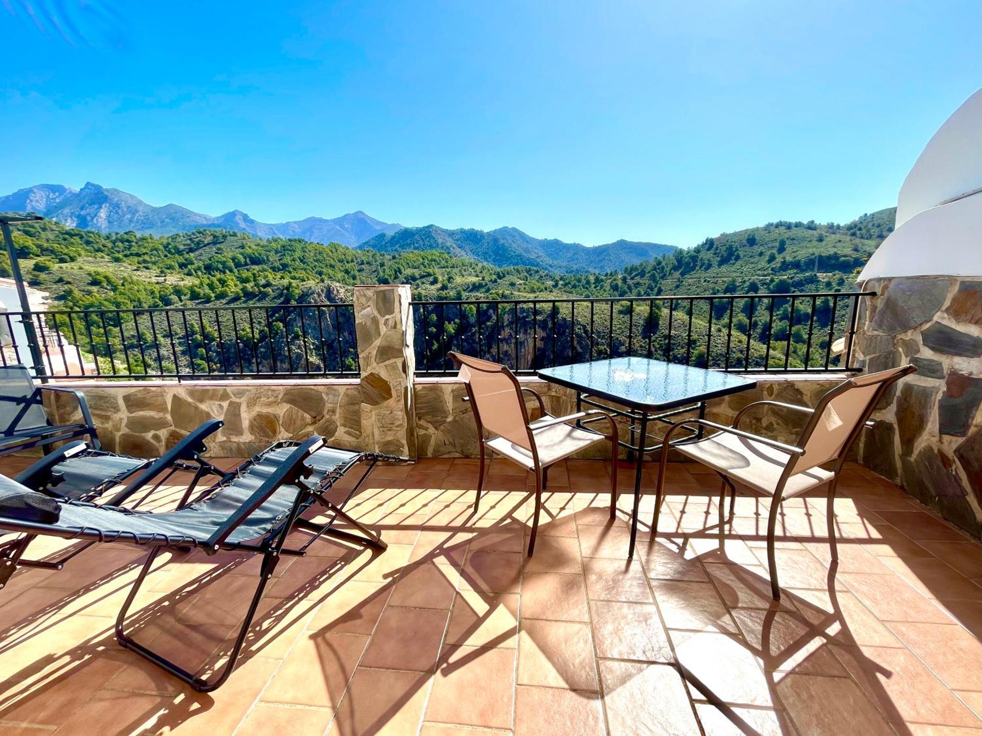 Apartamentos Axarquia , Frigiliana, Terraza Privada Con Vistas A La Montana Rio Y Al Mar Kültér fotó