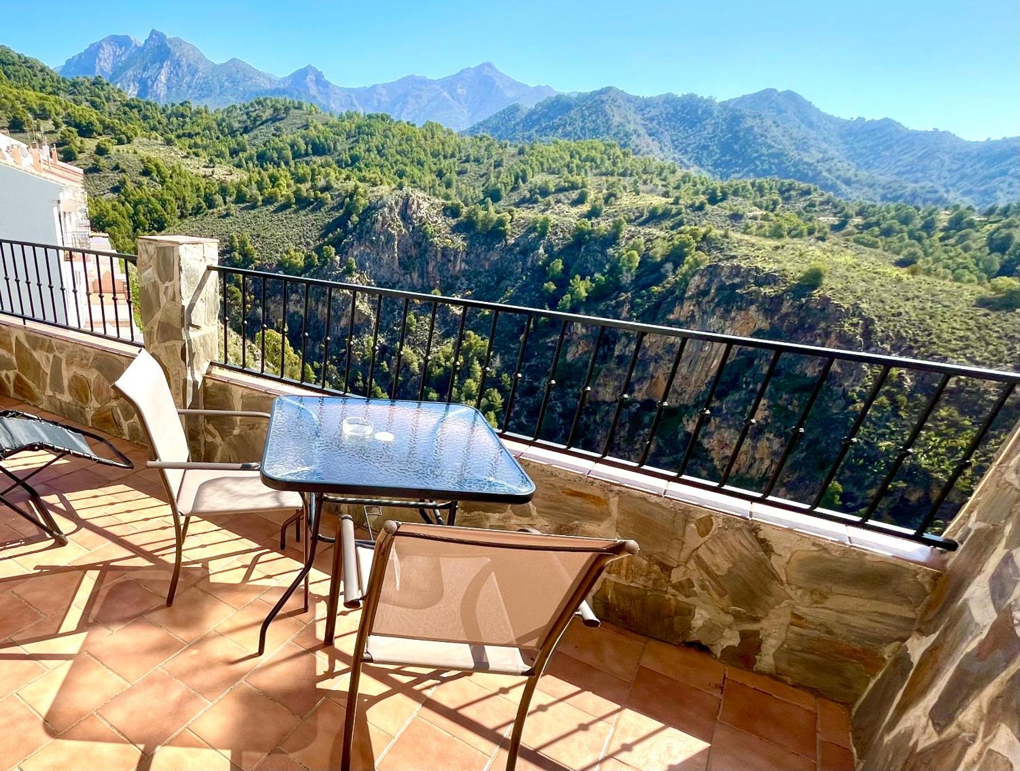 Apartamentos Axarquia , Frigiliana, Terraza Privada Con Vistas A La Montana Rio Y Al Mar Kültér fotó