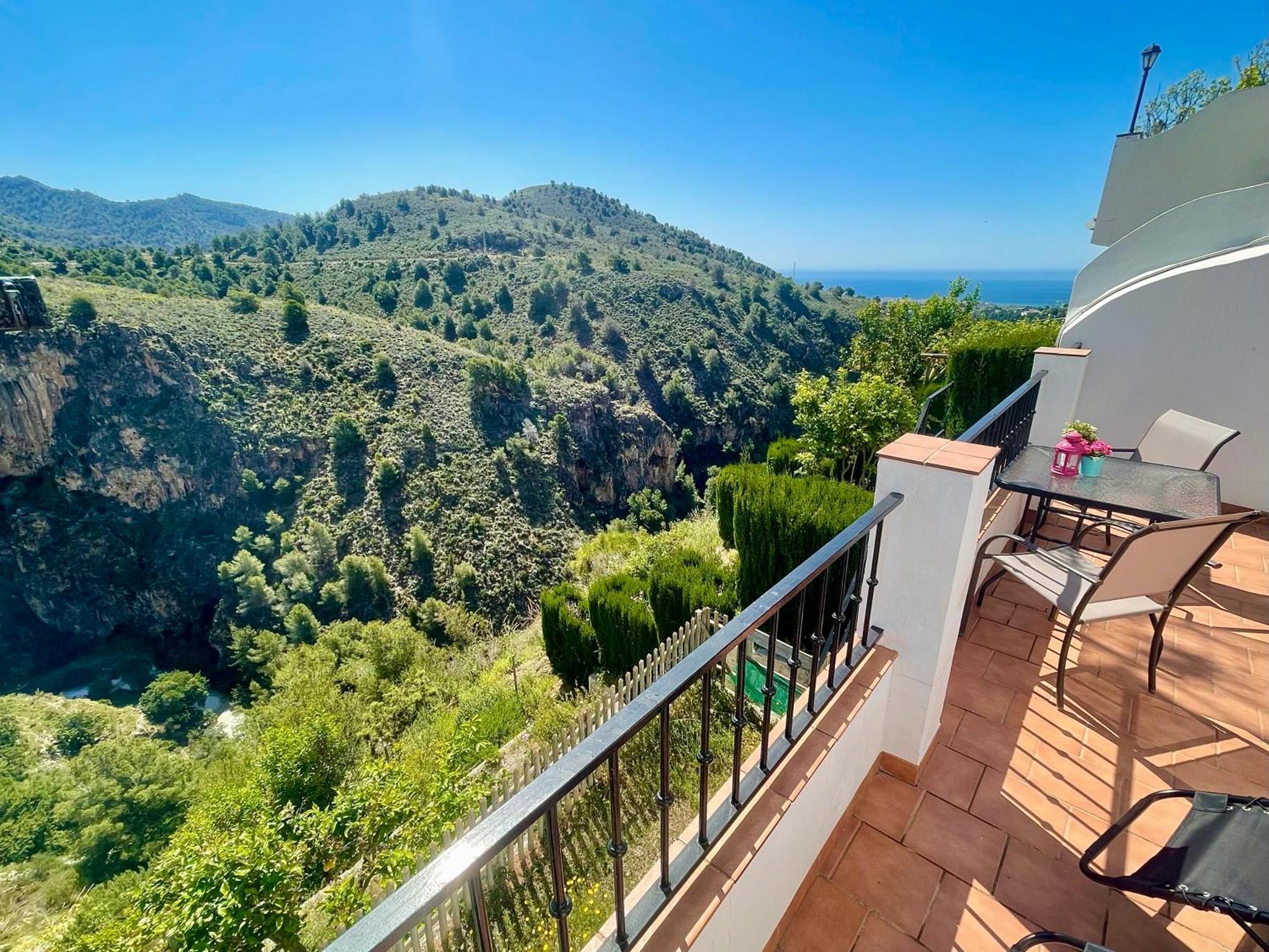 Apartamentos Axarquia , Frigiliana, Terraza Privada Con Vistas A La Montana Rio Y Al Mar Kültér fotó