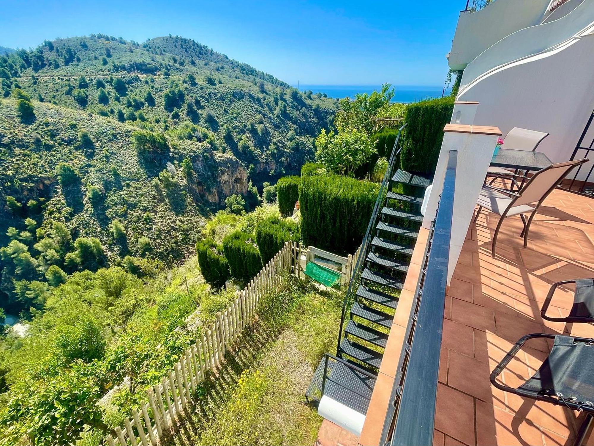 Apartamentos Axarquia , Frigiliana, Terraza Privada Con Vistas A La Montana Rio Y Al Mar Kültér fotó