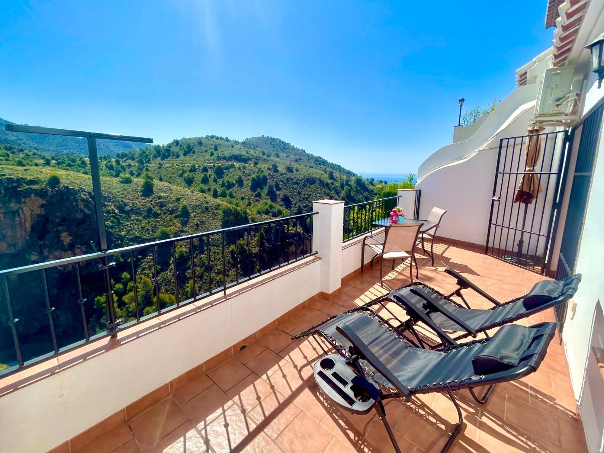 Apartamentos Axarquia , Frigiliana, Terraza Privada Con Vistas A La Montana Rio Y Al Mar Kültér fotó