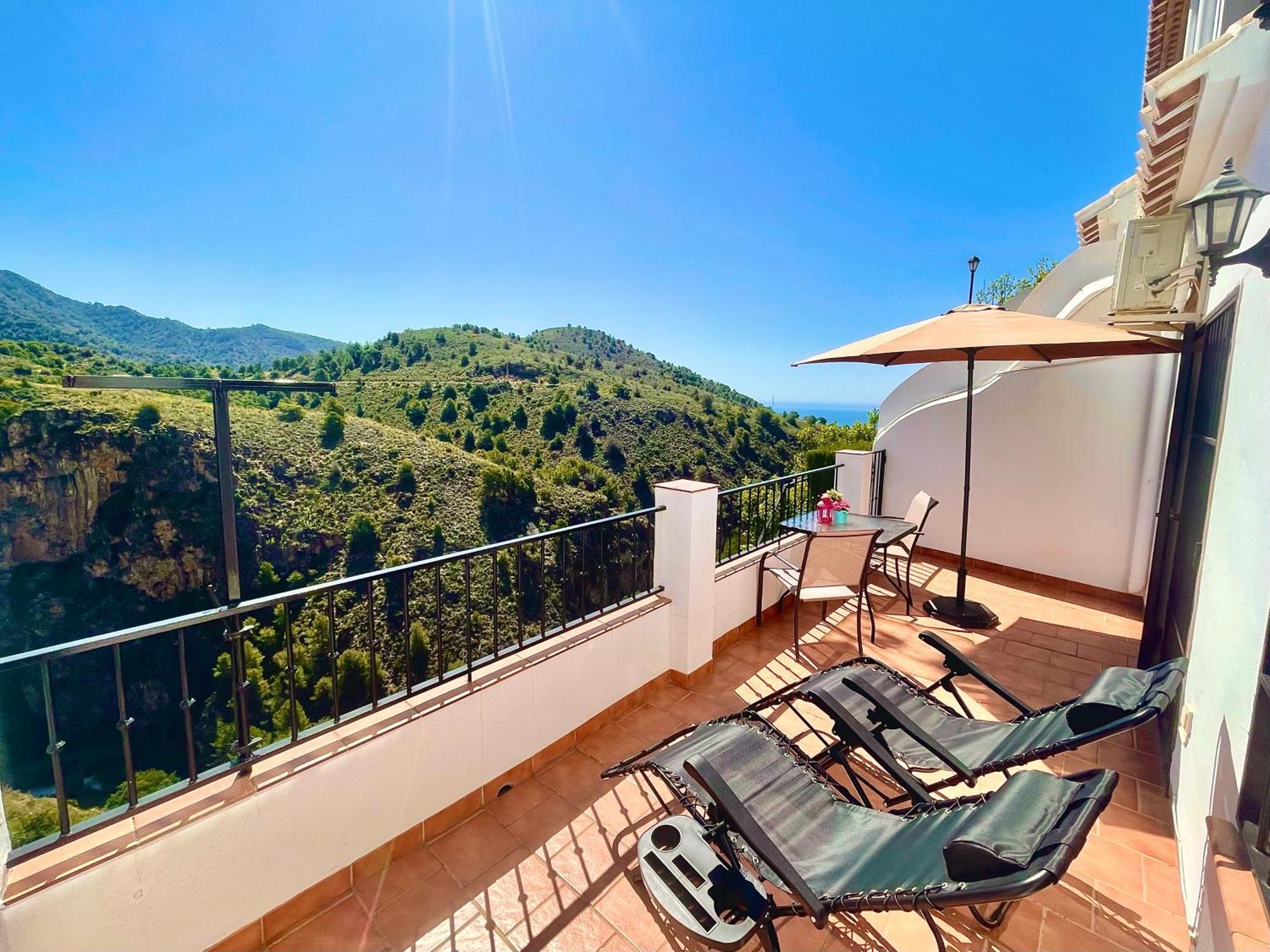 Apartamentos Axarquia , Frigiliana, Terraza Privada Con Vistas A La Montana Rio Y Al Mar Kültér fotó