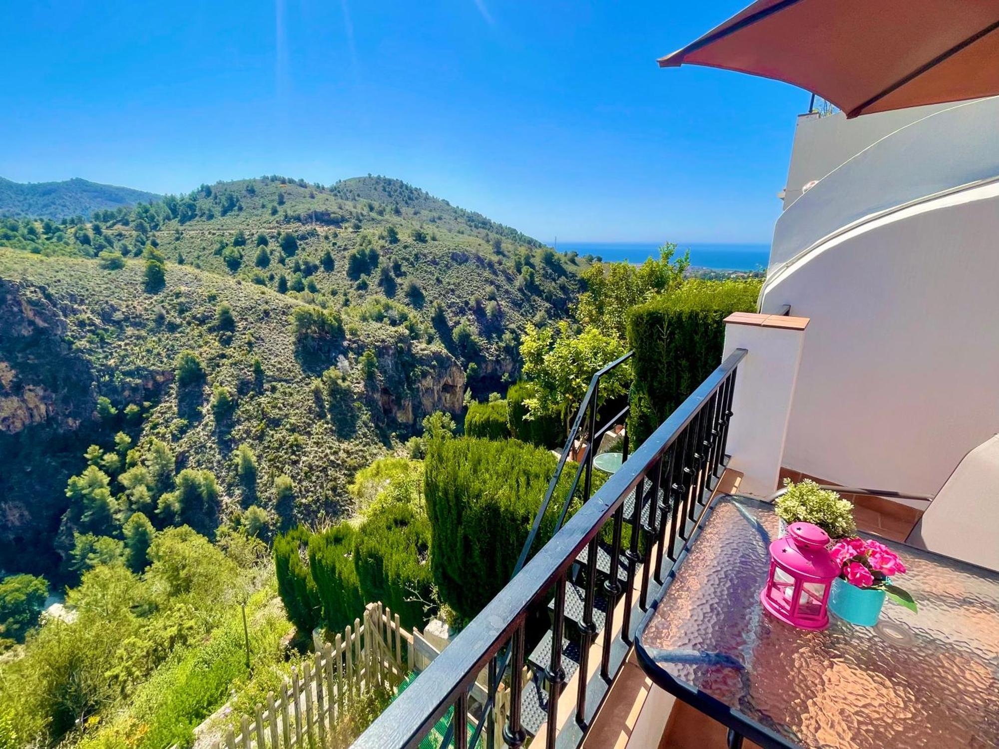 Apartamentos Axarquia , Frigiliana, Terraza Privada Con Vistas A La Montana Rio Y Al Mar Kültér fotó